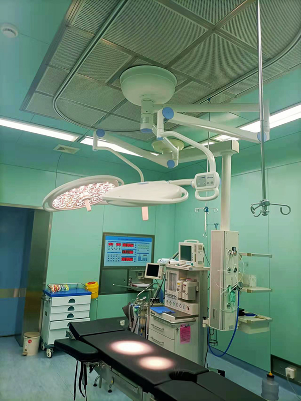 Medik proporciona lámparas de quirófano y camas de hospital general en hospitales públicos alemanes