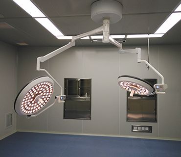Luz quirúrgica LED con pantalla táctil a Polonia de MEDIK