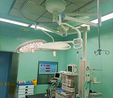 Medik proporciona lámparas de quirófano y camas de hospital general en hospitale